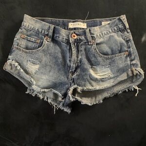 (Size 5)Bullhead Women's Distressed Denim Shorts